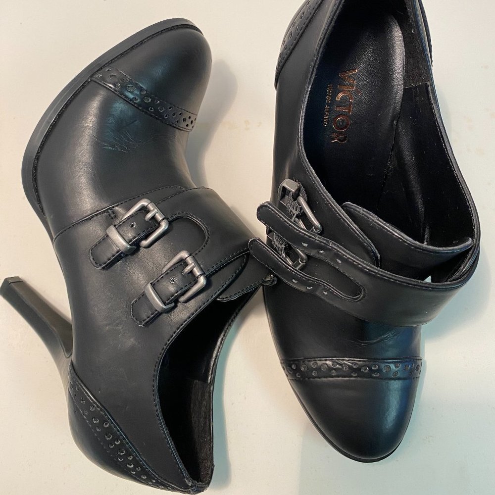 Victor Alfaro Knox Womens Black Buckle Heels